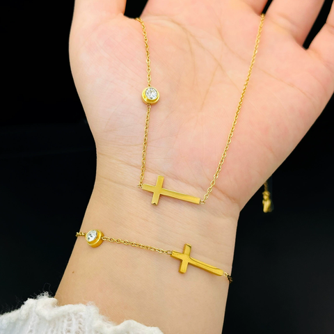 GildLoop™ | Collar Gargantilla + Pulsera Con Cruz Oro Laminado 18K De Acero Inoxidable Chapada En Oro De 18K Para Mujer Con Cruz Pequeña 🛒🔥🎁 |Envío GRATIS - 40% DE DESCUENTO|
